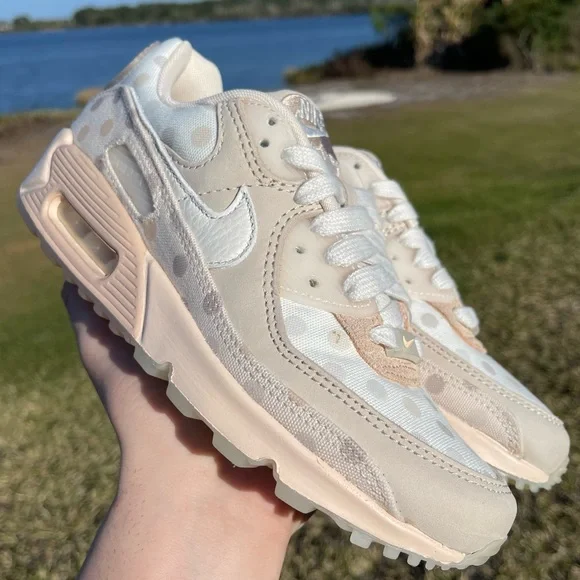 NIKE AIR MAX 90 CORAL PINK COLOR - Picture 1 of 3